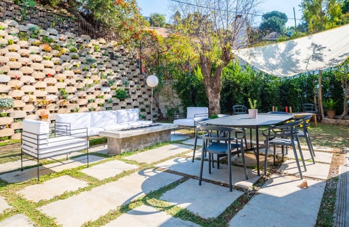 Hollywood Hills House | The Starling- A Marvel of Design Perfect for Families and Large Groups