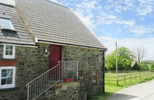 Haverfordwest Cottage | The Steps, Newgale - Two Bedroom Cottage, Sleeps 5