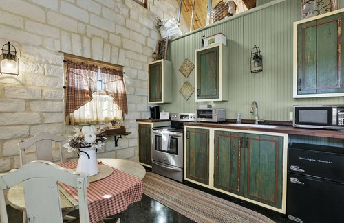 Grapetown Other | The Stone Cottage for 2 @ TimberRose Ranch hot tub
