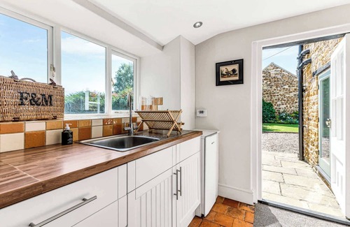 Medbourne House | The Stone House - Hot Tub Packages Available