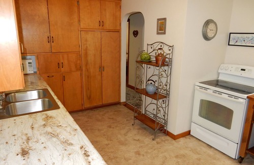 Fish Creek House | The Stone House/New Listing! Nov. 1 - May 31st, rent 3 Get one FREE! WI-FI