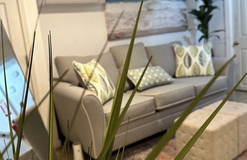 Uniondale Apartment | The Stone House! Pvt Entry/Sleeps 4 - by Hofstrann