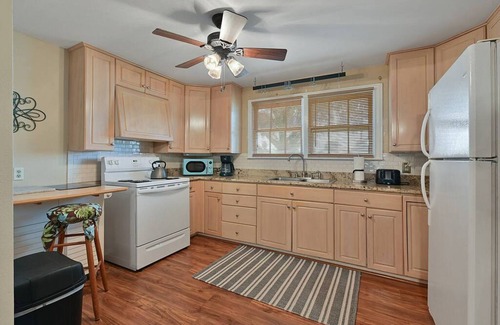 Downtown House | `The Stone House Stay` : 4 Bedroom Serenity Home