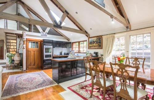 Kallista House | The Stone on the Hill - 3 bedroom house