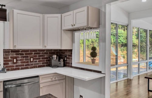 Goodlettsville House | The Stoneglass Retreat