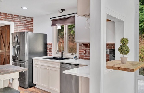 Goodlettsville House | The Stoneglass Retreat
