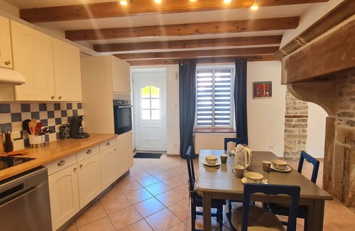 Oelleville House | The Stones of Happiness. Village House