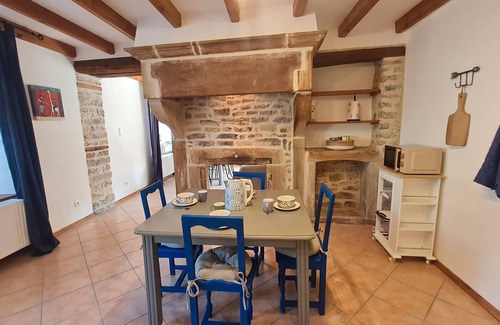 Oelleville House | The Stones of Happiness. Village House