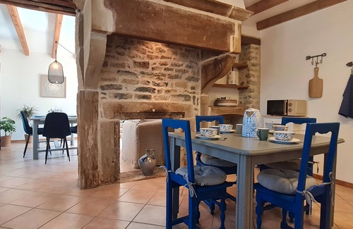 Oelleville House | The Stones of Happiness. Village House