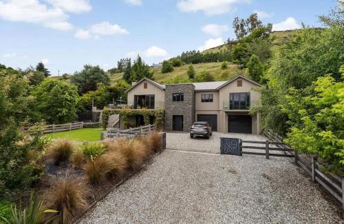 Queenstown House | The Stowaway