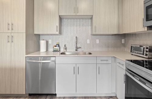 North Trail Condo | The Strand 421A Condo by RVA