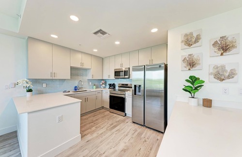 North Trail Condo | The Strand, Luxury Condo, Breathtaking Water Views