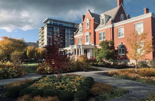 East Avenue Hotel | The Strathallan - a DoubleTree by Hilton