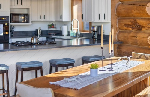 Red Lodge House | The stunning views, Last Best Place offers Wi-Fi, hot tub, and is dog friendly.