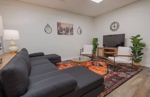 Martinsburg Apartment | The Stylish Shelter- 2 bedroom apartment