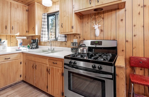 Sugarloaf House | The Sugar Loft - Fireplace, Fenced Yard, Deck, Barbecue
