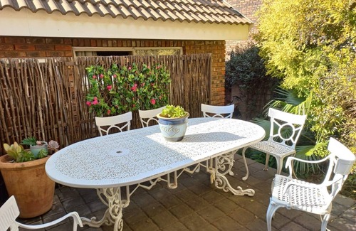 Bloemfontein House | The Suite Luxury one Bedroom Furnished