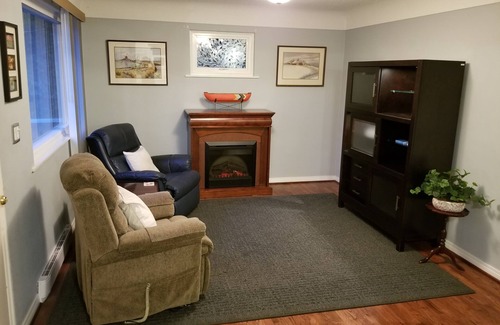 Langford Apartment | The Suite Spot is a lovely two bedroom suite in a quiet neighborhood