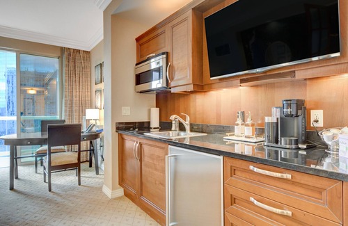Las Vegas Hotel | The Suite Spot@MGM Signature Balcony Strip View