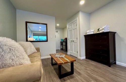 Killington House | The Suites Next Door - Studio at Killington Resort on the Bus Route - Summer Pool - 531