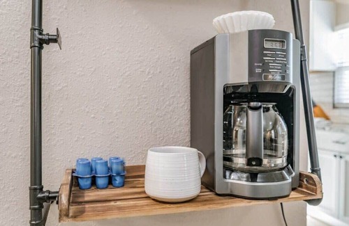 Amarillo House | The SuiteSpot Hot Tub EV Charger Mini-Golf Private Yard, Sleeps 6