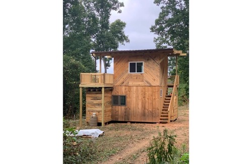Barnardsville House | “The Summit Cabin” An Off the Grid Hideaway