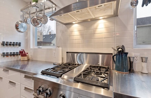 Tremont House | The Summit On Sixth Street-LUXURY MODERN 4BR Home