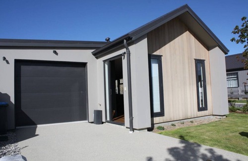 Wanaka House | The Sun Catcher three bedroom home perfect for families