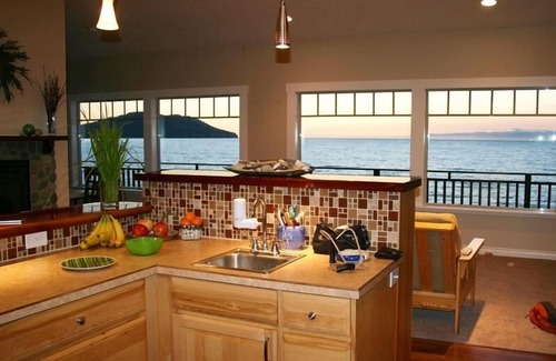 Port Angeles House | The Sun House at Freshwater Bay: Oceanfront