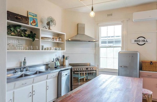 Red Hill House | The Sunday School - Timeless Cottage, Wine Region