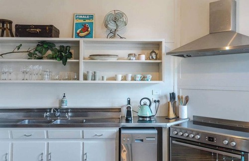 Red Hill House | The Sunday School - Timeless Cottage, Wine Region