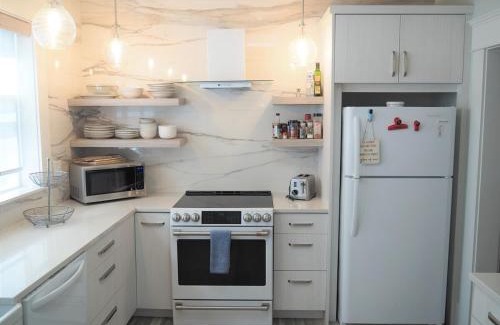 Frankfort House | The Sundowner - Gorgeous & Great Location!