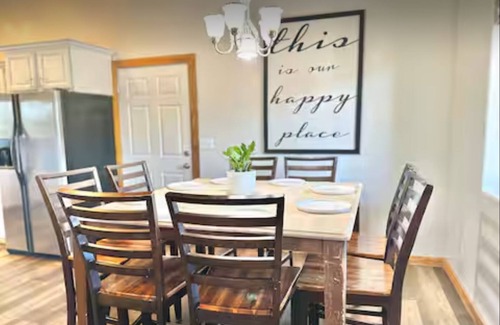 Overgaard Cabin | The Sunflower Cabin - Pets, Continuous hot water, Traeger grill, Starlink, AC