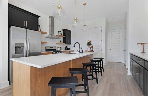 Maxwell House | The Sunflower - Mins to Broadway & Rooftop Patio!