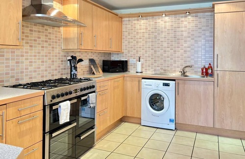 Peterborough Apartment | The Sunny House by Incredible Stay