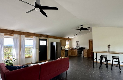Burdett House | The Sunset Suite
