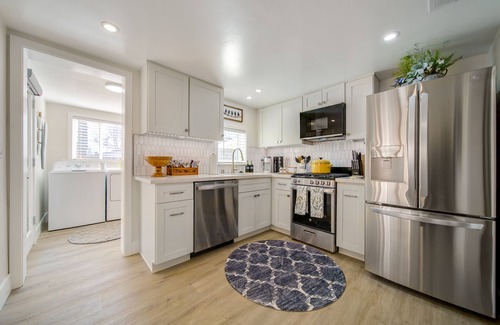 Los Cerritos House | The Sunshine Farmhouse in Old Roseville!