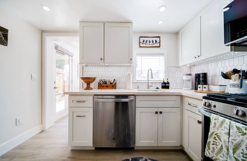 Los Cerritos House | The Sunshine Farmhouse in Old Roseville!