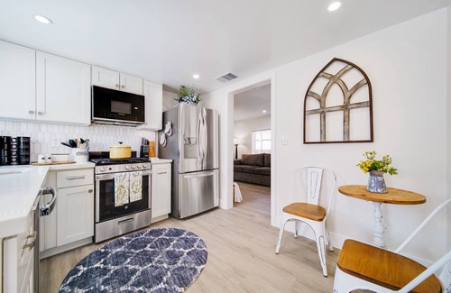 Los Cerritos House | The Sunshine Farmhouse in Old Roseville!