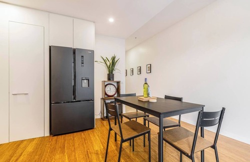 Seddon Apartment | The Sunspill Heart of Yarraville Convenience