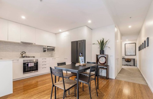 Seddon Apartment | The Sunspill Heart of Yarraville Convenience