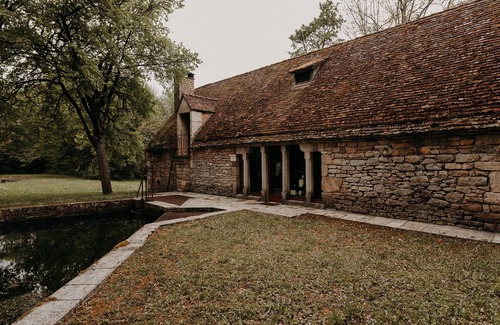 Caillac House | The superb 15th-century Château Lagrézette mill, a haven of peace and tranquillity in a sublime setting