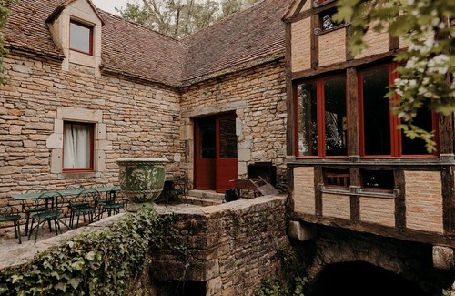 Caillac House | The superb 15th-century Château Lagrézette mill, a haven of peace and tranquillity in a sublime setting