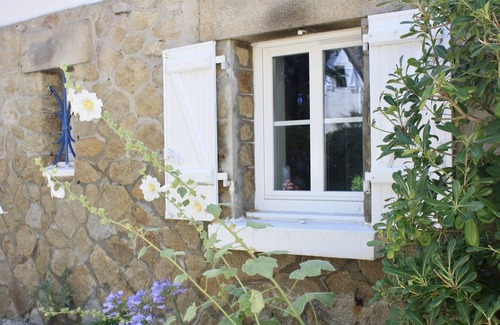 Saint-Pierre-Quiberon House | THE SURFACE KORRIGANE FACING THE SEA