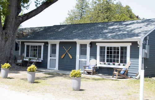 Ludington Cottage | The Swallow Cottage-Charming 2-bedroom cottage on Hamlin Lake.