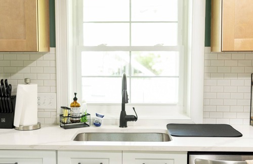 Bliss Corner Apartment | The Sweet Escape – Stylish Beach Retreat in Padanaram w/private beach access