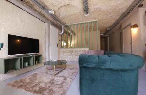 Saint-Etienne-de-Chigny Apartment | The Sweet Cave