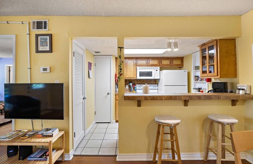 Barton Hills Condo | The Sweet: King bed, Patio; .33 mi to Zilker Park/Barton Springs, @2 mi to DT!