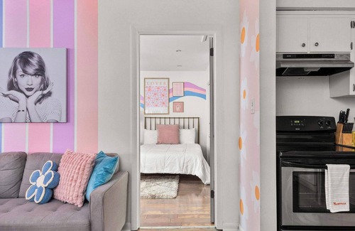 Music Row Apartment | The Swiftie Suite Taylor themed Oasis in Midtown
