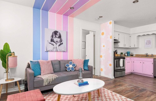 Music Row Apartment | The Swiftie Suite Taylor themed Oasis in Midtown